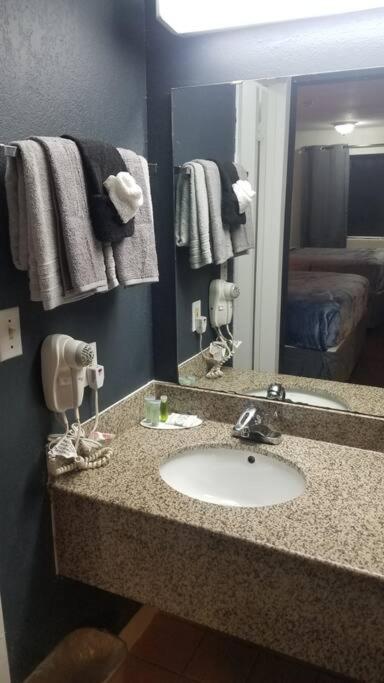 Osu 2 Queen Beds Hotel Room 117 Wi-Fi Stillwater Εξωτερικό φωτογραφία